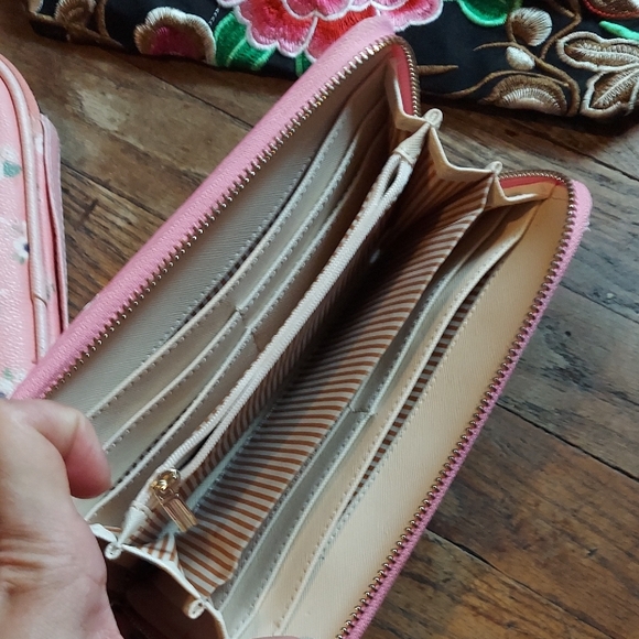 10 For $10 M&M Black and Red Shoulder Bag with Floral Patterns - Picture 11 of 13